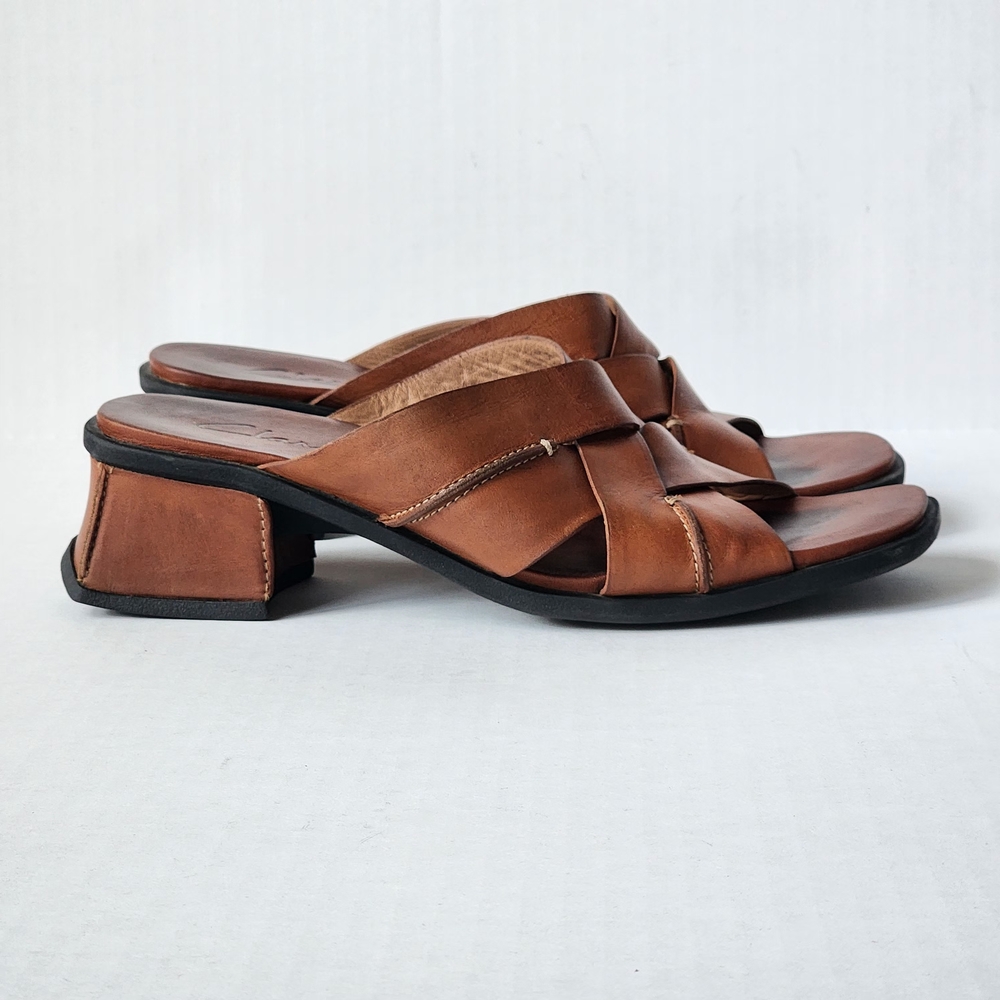 Clarks Women's Brown Leather Slip-On Sandals Size 7.5M Casual Minimalist Comfy